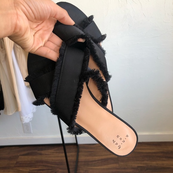 BRAND NEW BLACK SANDALS - Picture 3 of 4